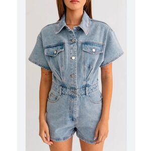 Le Lis Collection Womens Light Wash Denim Utility Romper Short Sleeve Small NEW